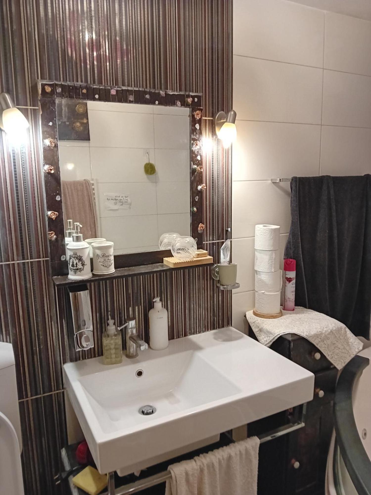 Camping Under The Walnut In Your Own Tent On A Shared Lot And Shared Bathroom 류블랴나 외부 사진