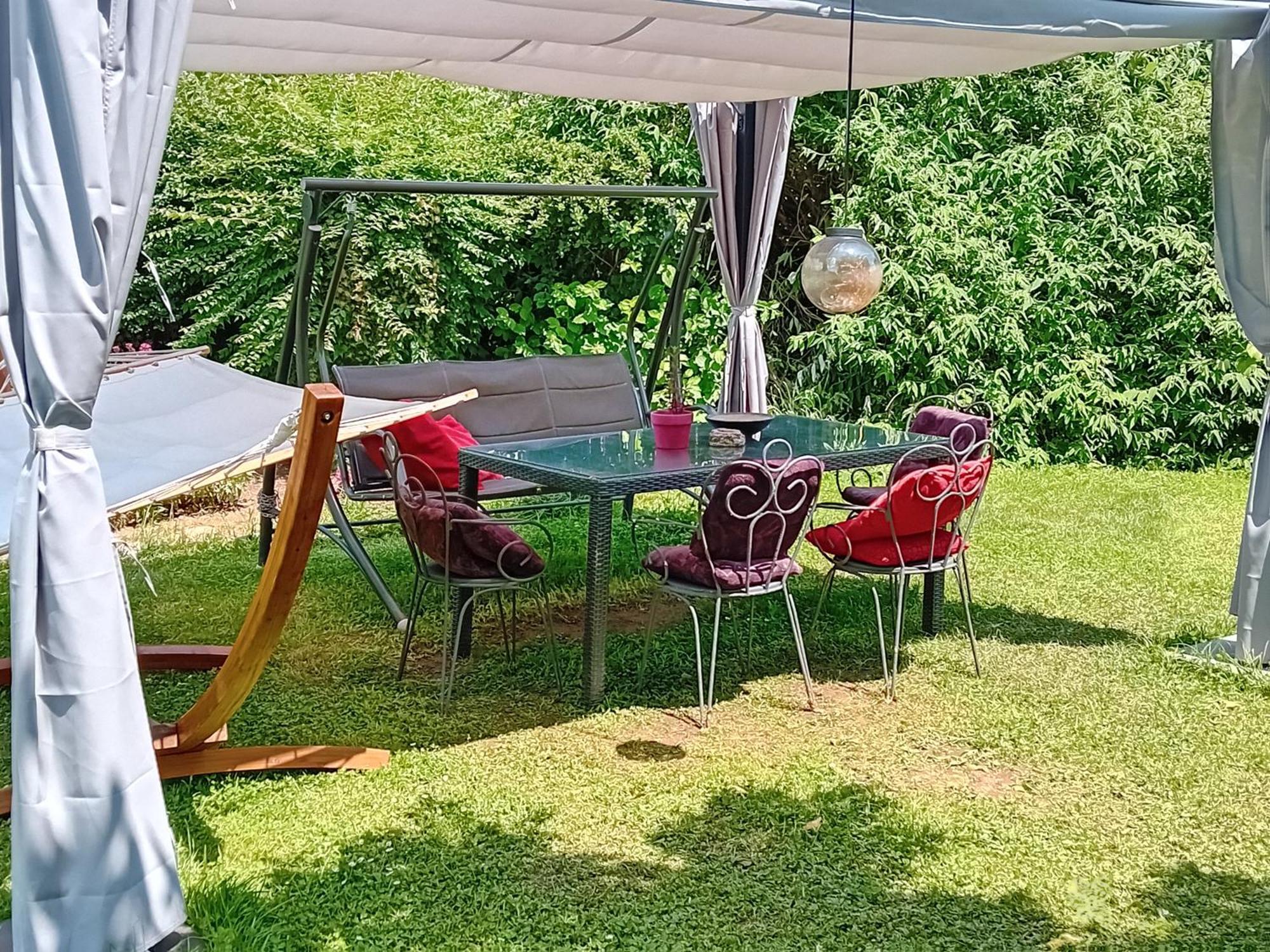 Camping Under The Walnut In Your Own Tent On A Shared Lot And Shared Bathroom 류블랴나 외부 사진